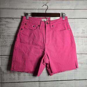 NWT On 34th Vibrant Pink 5.5" Shorts With Pockets Women Size 8